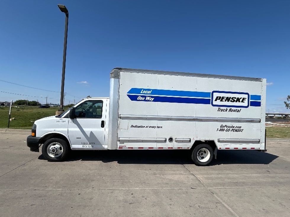 Light Duty Box Truck-Light and Medium Duty Trucks-GMC-2021-Savana G33903-Tulsa-OK-100,102\n\t\tmiles-$ 28,500 - Image 4