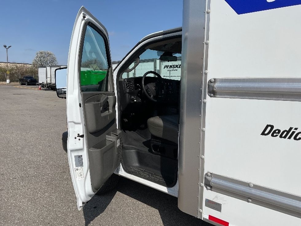 Light Duty Box Truck-Light and Medium Duty Trucks-GMC-2021-Savana G33903-Tulsa-OK-106,727\n\t\tmiles-$ 28,500 - Image 16