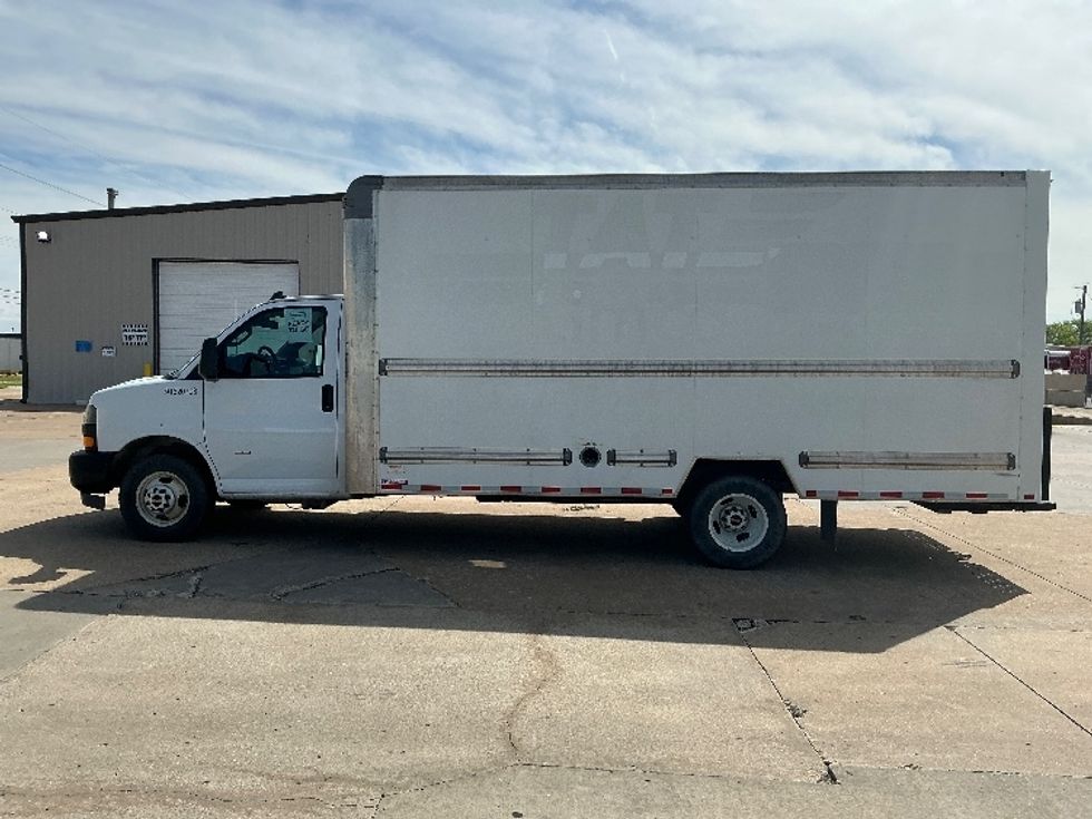 Light Duty Box Truck-Light and Medium Duty Trucks-GMC-2021-Savana G33903-Tulsa-OK-79,994\n\t\tmiles-$ 31,250 - Image 4