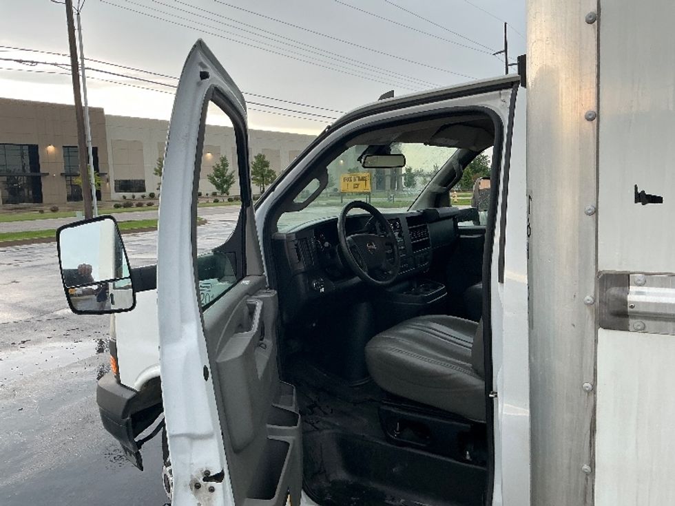 Light Duty Box Truck-Light and Medium Duty Trucks-GMC-2021-Savana G33903-Tulsa-OK-91,846\n\t\tmiles-$ 30,250 - Image 16