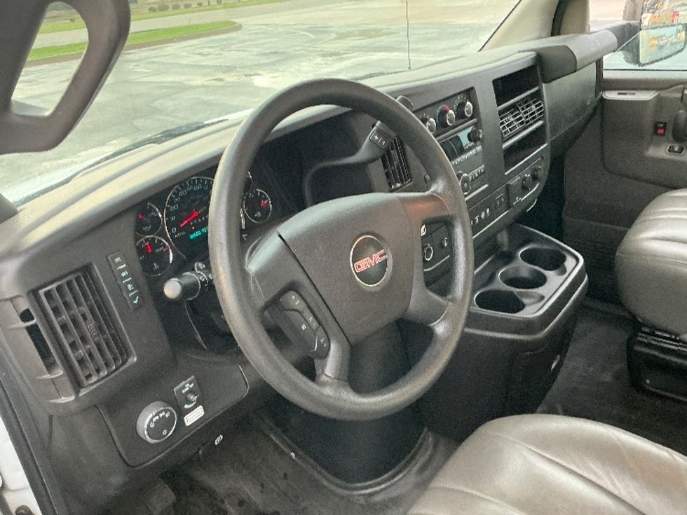 Light Duty Box Truck-Light and Medium Duty Trucks-GMC-2021-Savana G33903-Tulsa-OK-91,846\n\t\tmiles-$ 30,250 - Image 17