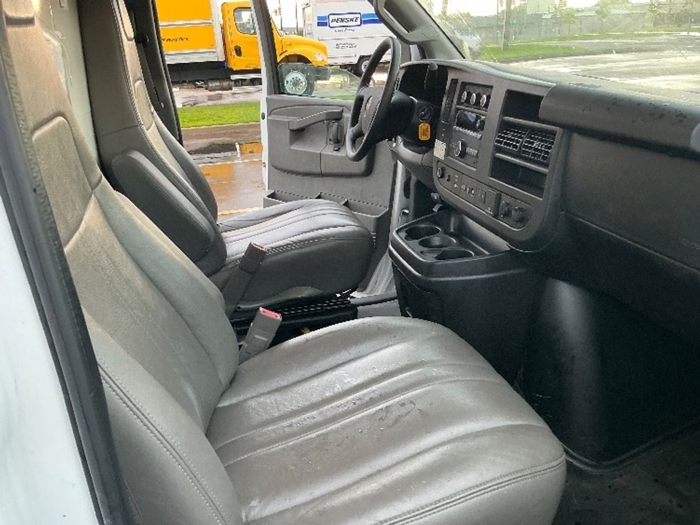 Light Duty Box Truck-Light and Medium Duty Trucks-GMC-2021-Savana G33903-Tulsa-OK-91,846\n\t\tmiles-$ 30,250 - Image 22