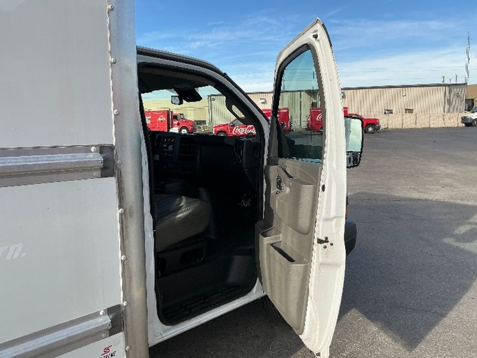 Light Duty Box Truck-Light and Medium Duty Trucks-GMC-2021-Savana G33903-Tulsa-OK-97,385\n\t\tmiles-$ 30,000 - Image 20