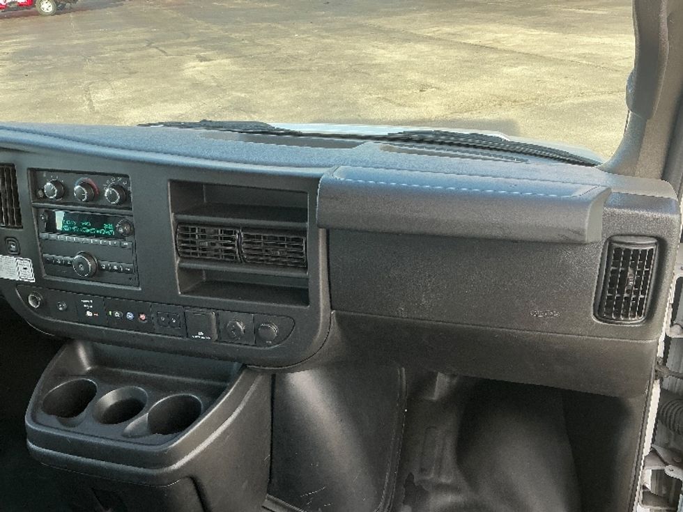 Light Duty Box Truck-Light and Medium Duty Trucks-GMC-2021-Savana G33903-Tulsa-OK-97,385\n\t\tmiles-$ 30,000 - Image 21