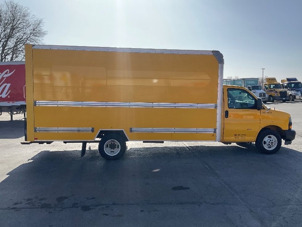 Light Duty Box Truck-Light and Medium Duty Trucks-GMC-2021-Savana G33903-Tulsa-OK-98,211\n\t\tmiles-$ 26,750 - Image 15