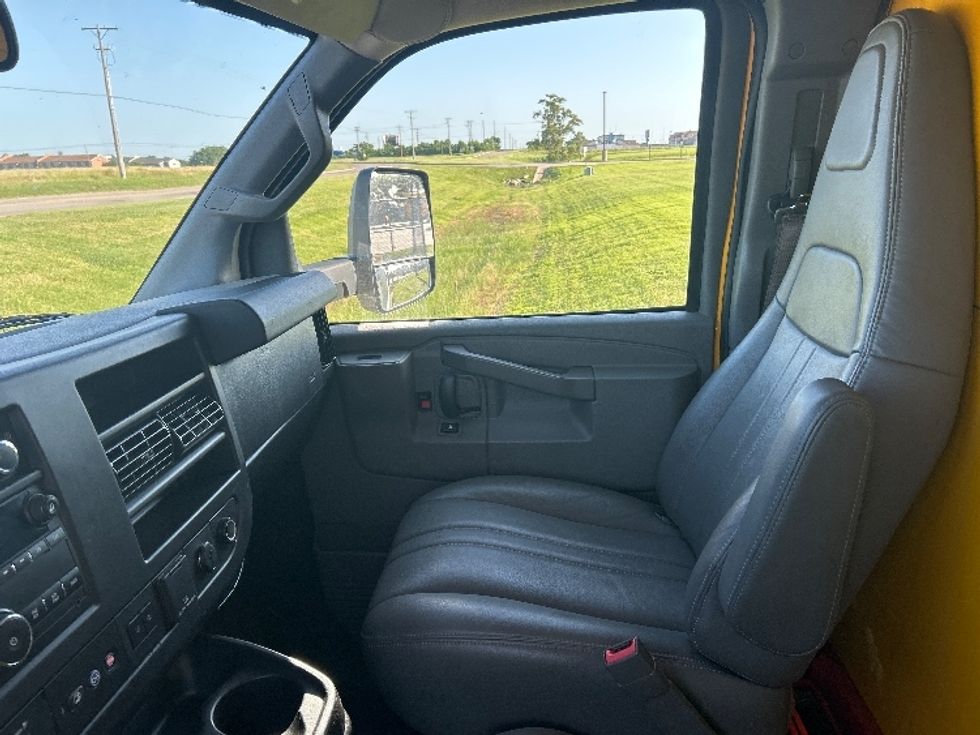 Light Duty Box Truck-Light and Medium Duty Trucks-GMC-2021-Savana G33903-Tulsa-OK-98,211\n\t\tmiles-$ 26,750 - Image 19