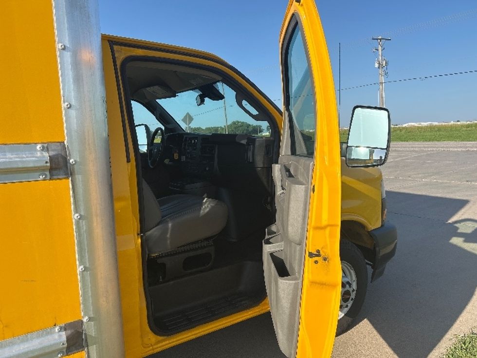 Light Duty Box Truck-Light and Medium Duty Trucks-GMC-2021-Savana G33903-Tulsa-OK-98,211\n\t\tmiles-$ 26,750 - Image 20