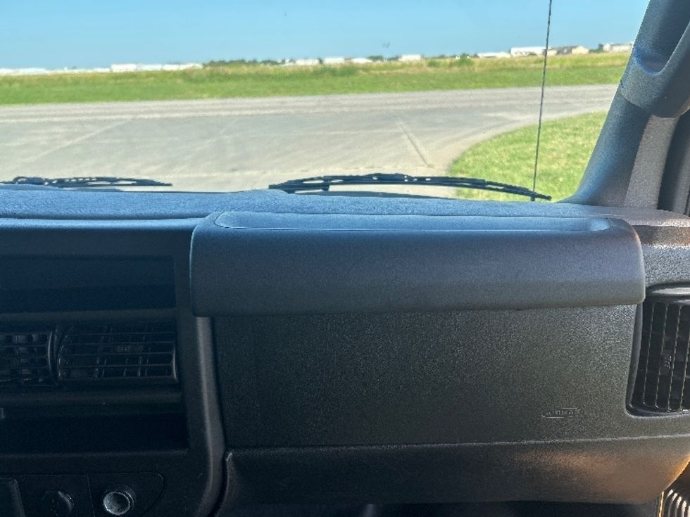 Light Duty Box Truck-Light and Medium Duty Trucks-GMC-2021-Savana G33903-Tulsa-OK-98,211\n\t\tmiles-$ 26,750 - Image 21