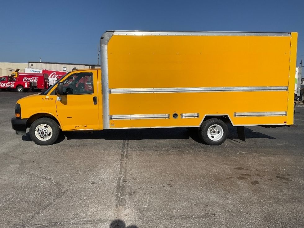 Light Duty Box Truck-Light and Medium Duty Trucks-GMC-2021-Savana G33903-Tulsa-OK-98,211\n\t\tmiles-$ 26,750 - Image 4