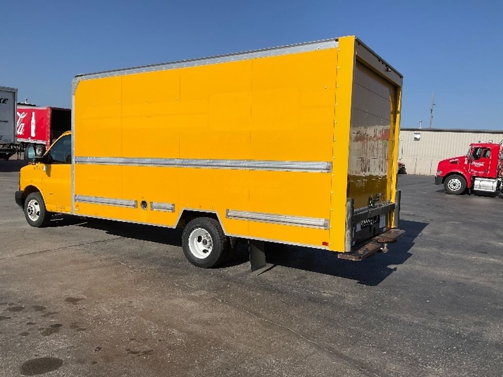 Light Duty Box Truck-Light and Medium Duty Trucks-GMC-2021-Savana G33903-Tulsa-OK-98,211\n\t\tmiles-$ 26,750 - Image 6