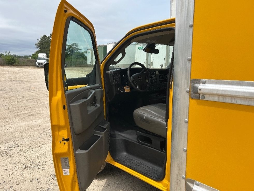 Light Duty Box Truck-Light and Medium Duty Trucks-GMC-2021-Savana G33903-Valdosta-GA-113,295\n\t\tmiles-$ 24,250 - Image 15