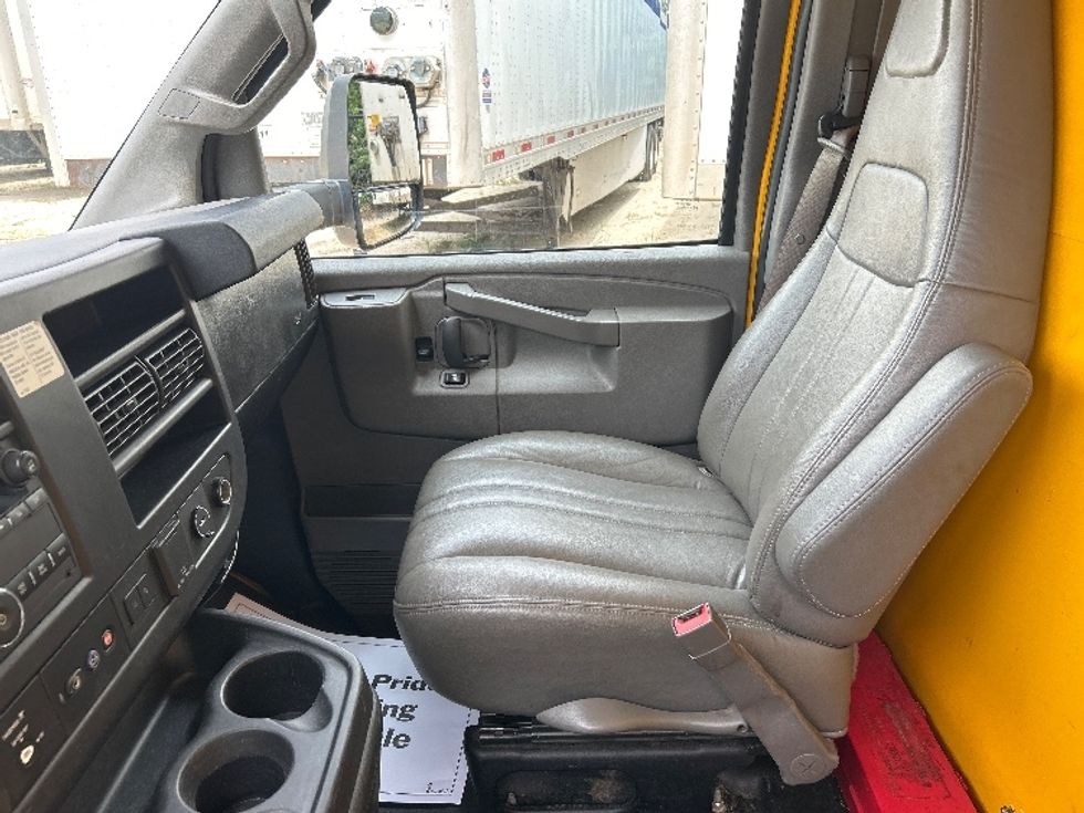 Light Duty Box Truck-Light and Medium Duty Trucks-GMC-2021-Savana G33903-Valdosta-GA-113,295\n\t\tmiles-$ 24,250 - Image 18