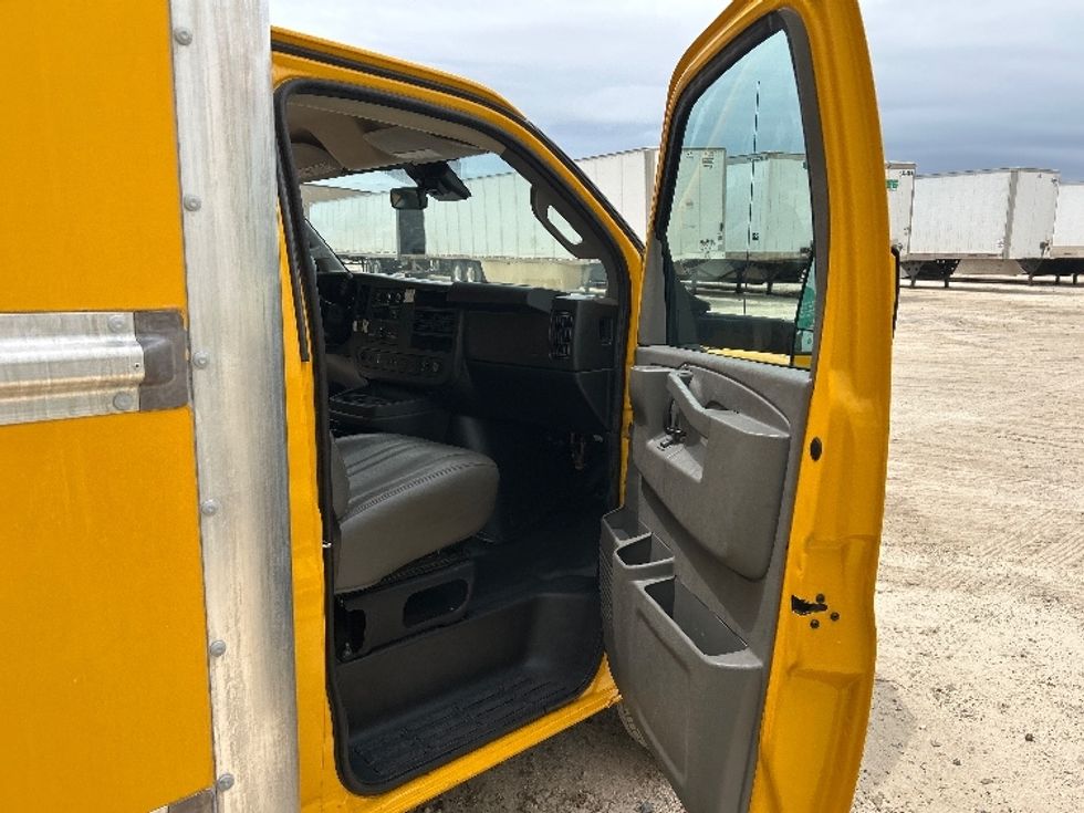 Light Duty Box Truck-Light and Medium Duty Trucks-GMC-2021-Savana G33903-Valdosta-GA-113,295\n\t\tmiles-$ 24,250 - Image 19