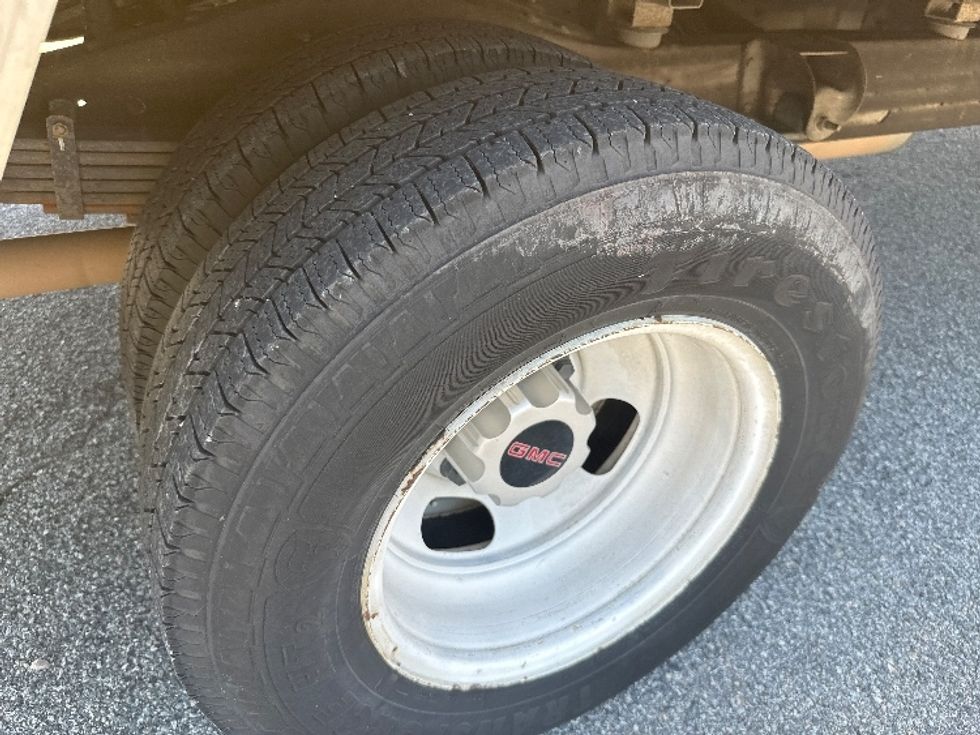 Light Duty Box Truck-Light and Medium Duty Trucks-GMC-2021-Savana G33903-Valdosta-GA-90,411\n\t\tmiles-$ 27,250 - Image 24