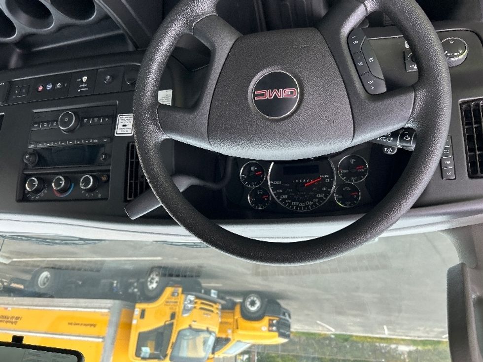 Light Duty Box Truck-Light and Medium Duty Trucks-GMC-2021-Savana G33903-Ventura-CA-75,318\n\t\tmiles-$ 34,750 - Image 17