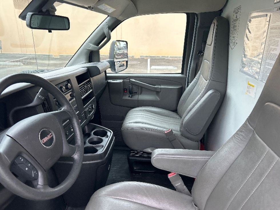Light Duty Box Truck-Light and Medium Duty Trucks-GMC-2021-Savana G33903-Ventura-CA-75,318\n\t\tmiles-$ 34,750 - Image 18