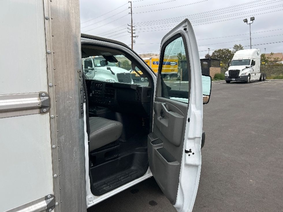 Light Duty Box Truck-Light and Medium Duty Trucks-GMC-2021-Savana G33903-Ventura-CA-75,318\n\t\tmiles-$ 34,750 - Image 19