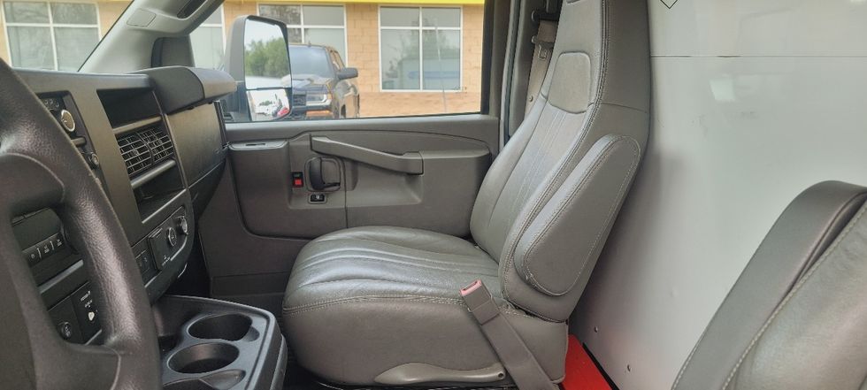 Light Duty Box Truck-Light and Medium Duty Trucks-GMC-2021-Savana G33903-Ventura-CA-81,406\n\t\tmiles-$ 37,250 - Image 19