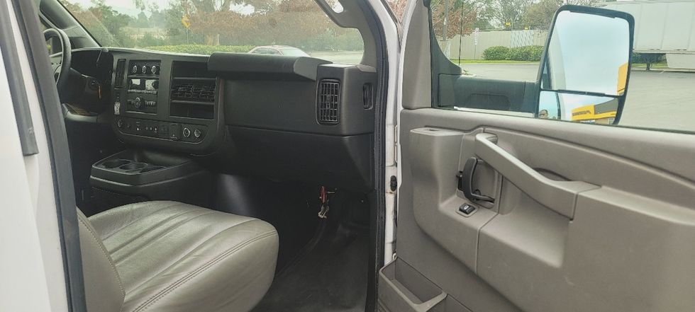 Light Duty Box Truck-Light and Medium Duty Trucks-GMC-2021-Savana G33903-Ventura-CA-81,406\n\t\tmiles-$ 37,250 - Image 20