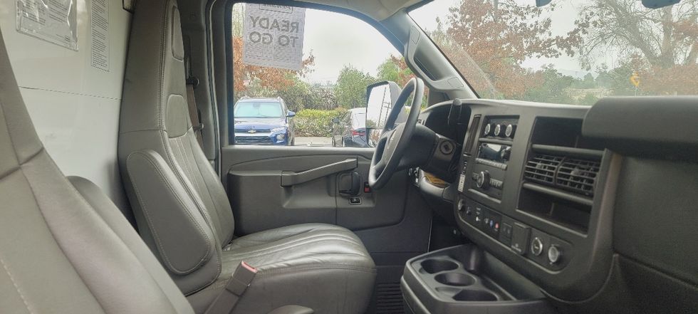 Light Duty Box Truck-Light and Medium Duty Trucks-GMC-2021-Savana G33903-Ventura-CA-81,406\n\t\tmiles-$ 37,250 - Image 22