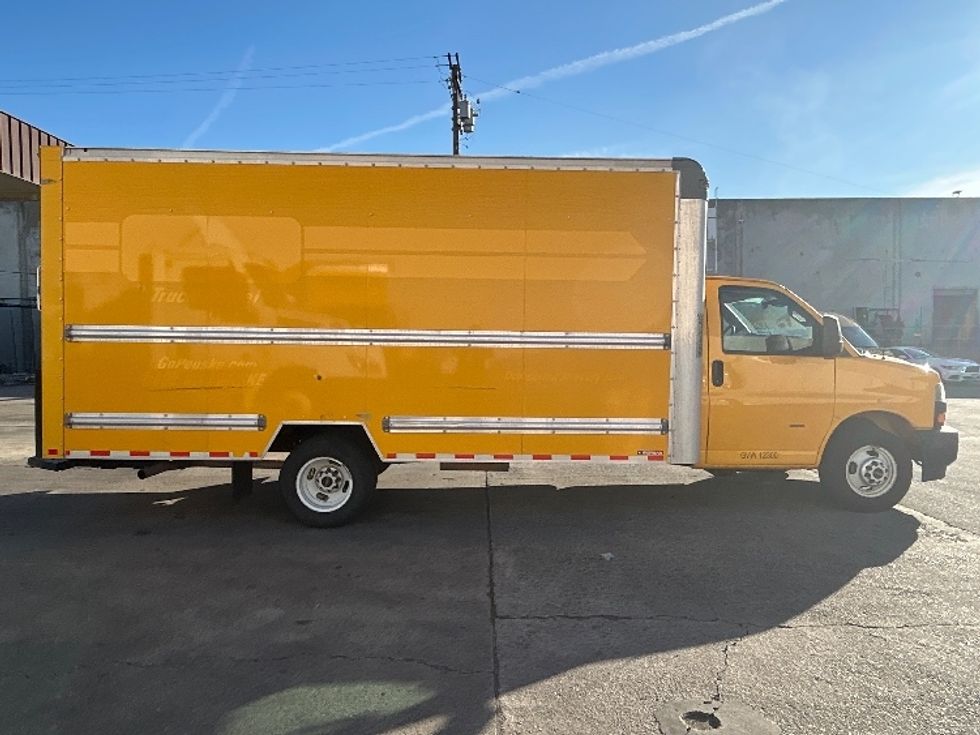 Light Duty Box Truck-Light and Medium Duty Trucks-GMC-2021-Savana G33903-Vernon-CA-119,238\n\t\tmiles-$ 25,250 - Image 15