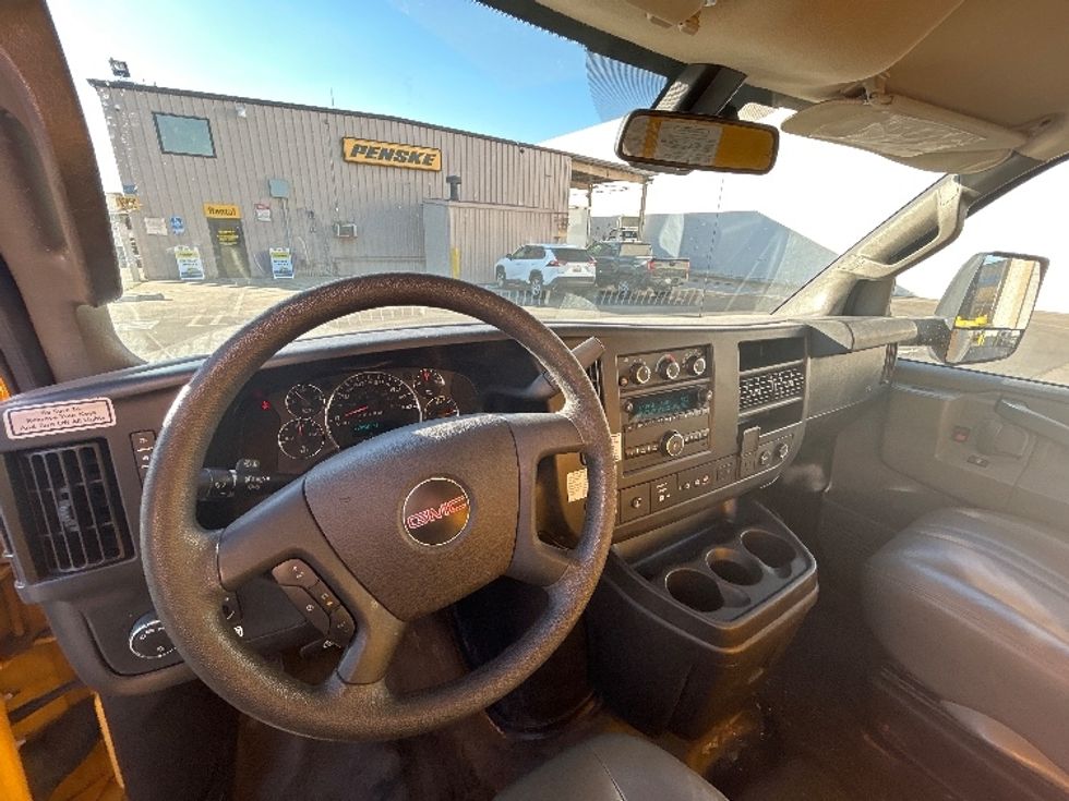 Light Duty Box Truck-Light and Medium Duty Trucks-GMC-2021-Savana G33903-Vernon-CA-119,238\n\t\tmiles-$ 25,250 - Image 17