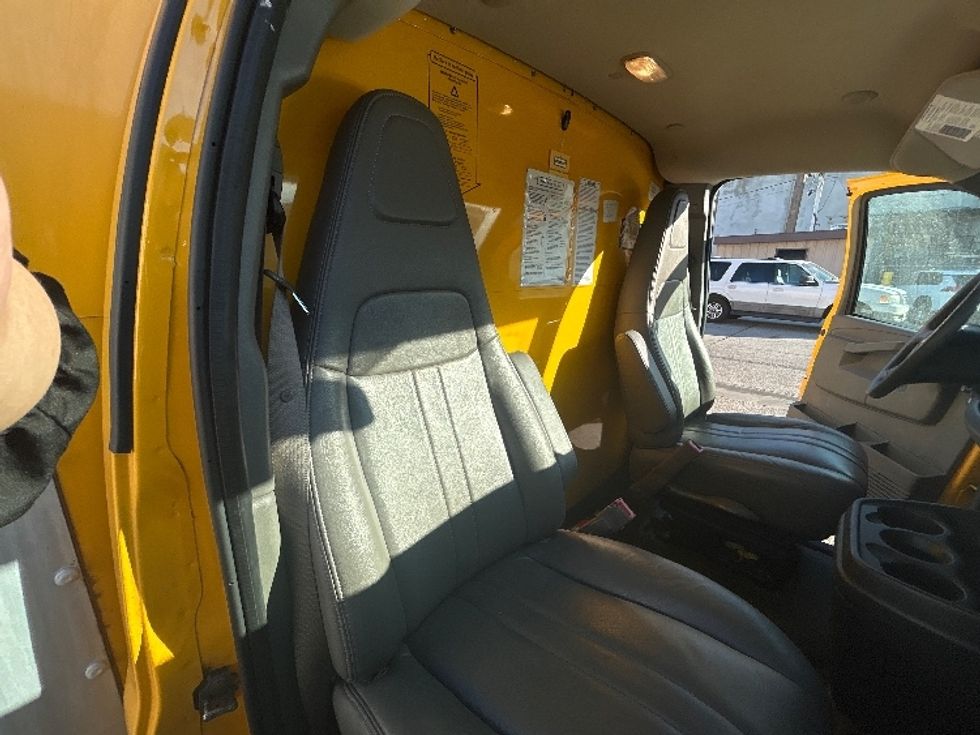 Light Duty Box Truck-Light and Medium Duty Trucks-GMC-2021-Savana G33903-Vernon-CA-119,238\n\t\tmiles-$ 25,250 - Image 19