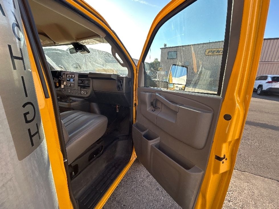 Light Duty Box Truck-Light and Medium Duty Trucks-GMC-2021-Savana G33903-Vernon-CA-119,238\n\t\tmiles-$ 25,250 - Image 20