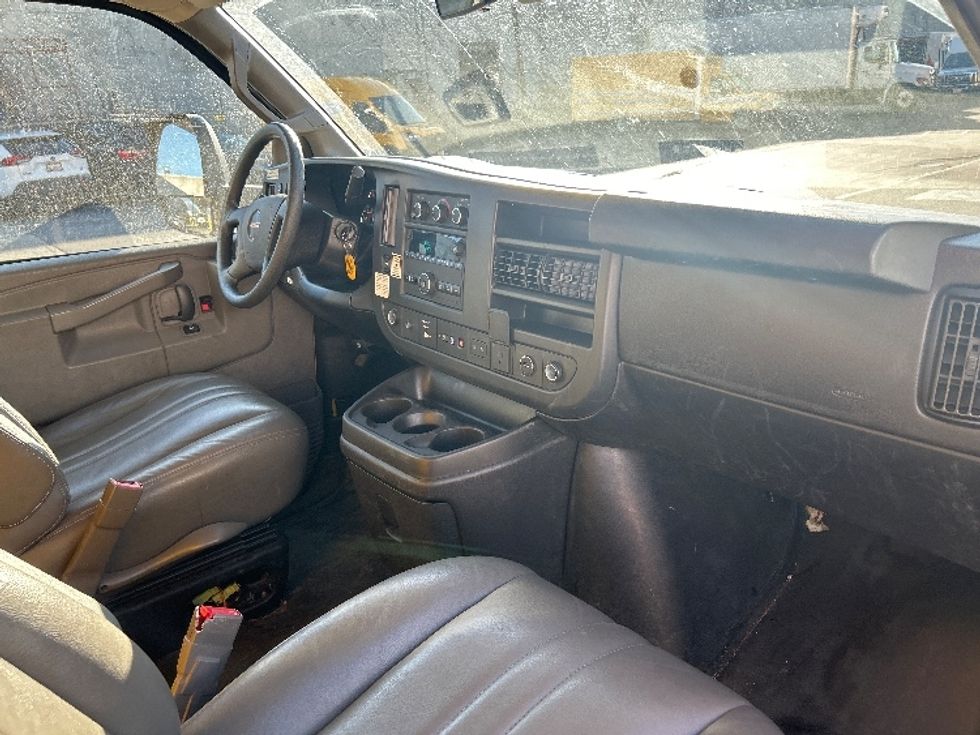 Light Duty Box Truck-Light and Medium Duty Trucks-GMC-2021-Savana G33903-Vernon-CA-119,238\n\t\tmiles-$ 25,250 - Image 22