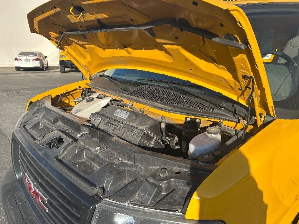 Light Duty Box Truck-Light and Medium Duty Trucks-GMC-2021-Savana G33903-Vernon-CA-119,238\n\t\tmiles-$ 25,250 - Image 24