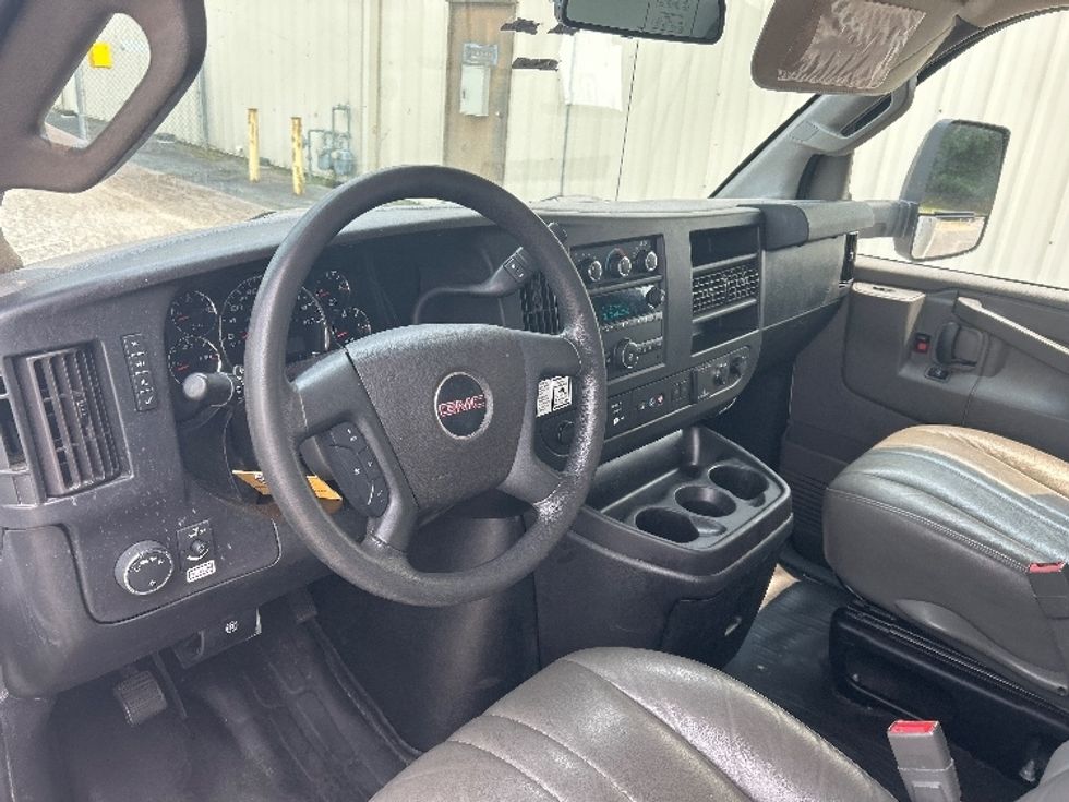 Light Duty Box Truck-Light and Medium Duty Trucks-GMC-2021-Savana G33903-Virginia Beach-VA-85,750\n\t\tmiles-$ 30,500 - Image 17