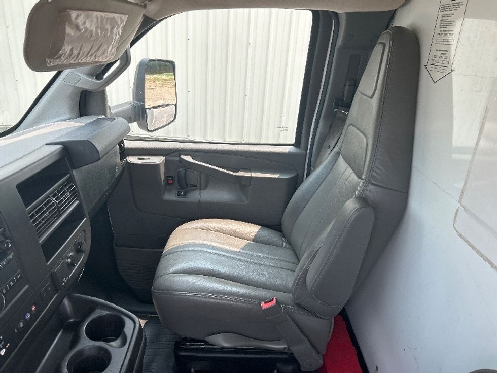 Light Duty Box Truck-Light and Medium Duty Trucks-GMC-2021-Savana G33903-Virginia Beach-VA-85,750\n\t\tmiles-$ 30,500 - Image 19