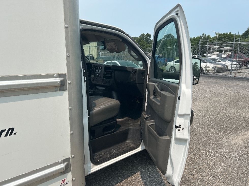 Light Duty Box Truck-Light and Medium Duty Trucks-GMC-2021-Savana G33903-Virginia Beach-VA-85,750\n\t\tmiles-$ 30,500 - Image 20