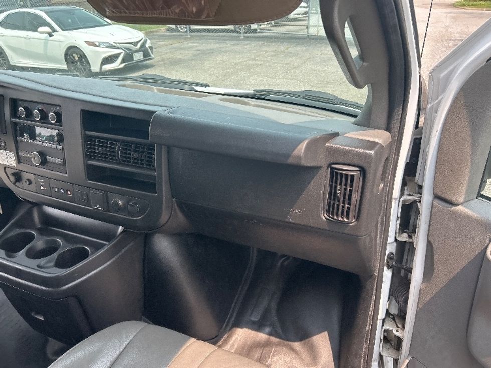 Light Duty Box Truck-Light and Medium Duty Trucks-GMC-2021-Savana G33903-Virginia Beach-VA-85,750\n\t\tmiles-$ 30,500 - Image 21