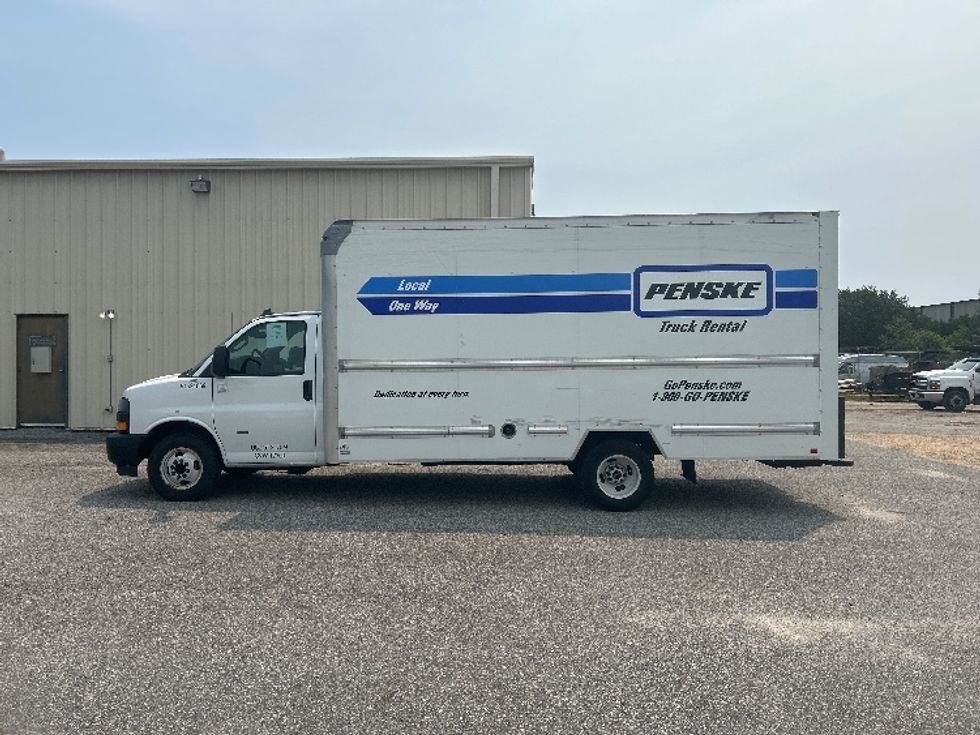 Light Duty Box Truck-Light and Medium Duty Trucks-GMC-2021-Savana G33903-Virginia Beach-VA-85,750\n\t\tmiles-$ 30,500 - Image 4