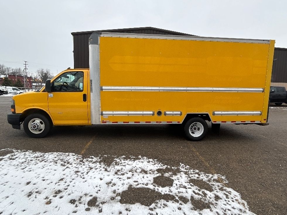 Light Duty Box Truck-Light and Medium Duty Trucks-GMC-2021-Savana G33903-Walker-MI-96,973\n\t\tmiles-$ 26,500 - Image 4