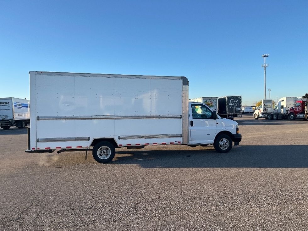 Light Duty Box Truck-Light and Medium Duty Trucks-GMC-2021-Savana G33903-Warren-MI-113,041\n\t\tmiles-$ 27,250 - Image 15