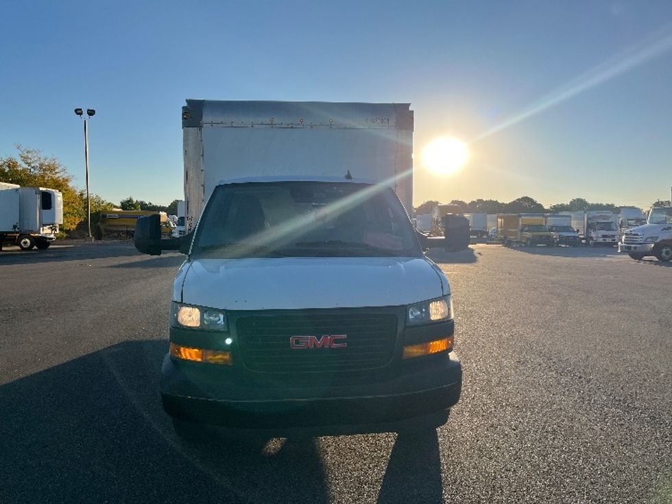 2021 Gmc Savana 3500 Cutaway photo 2