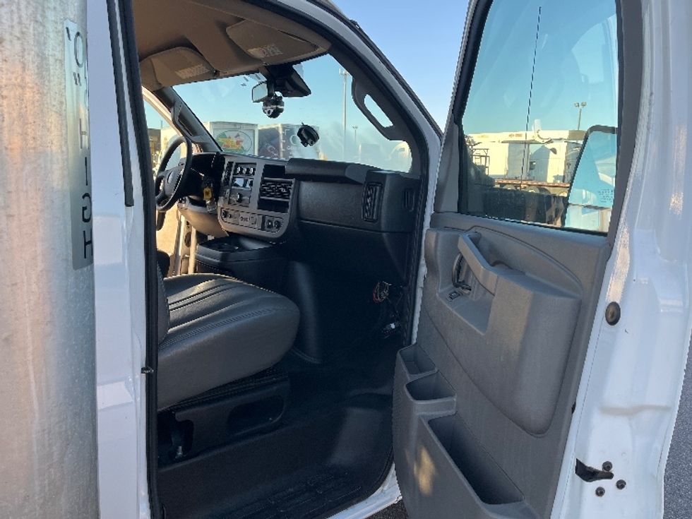 Light Duty Box Truck-Light and Medium Duty Trucks-GMC-2021-Savana G33903-Warren-MI-113,041\n\t\tmiles-$ 27,250 - Image 20