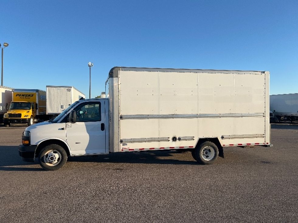 2021 Gmc Savana 3500 Cutaway photo 4