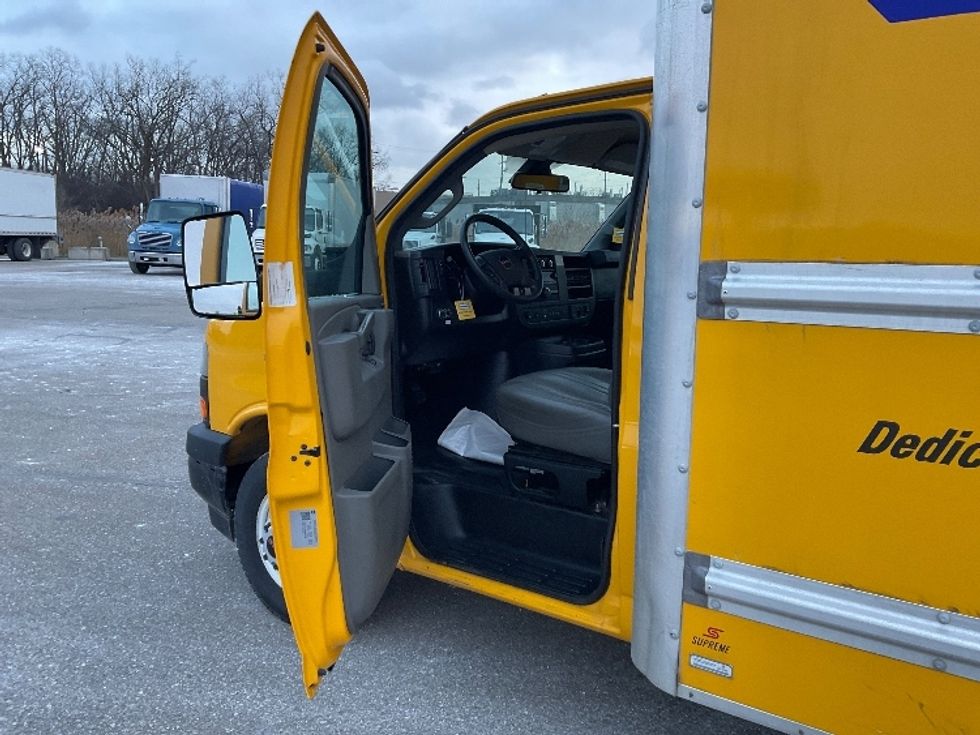 Light Duty Box Truck-Light and Medium Duty Trucks-GMC-2021-Savana G33903-Warren-MI-54,284\n\t\tmiles-$ 35,500 - Image 16