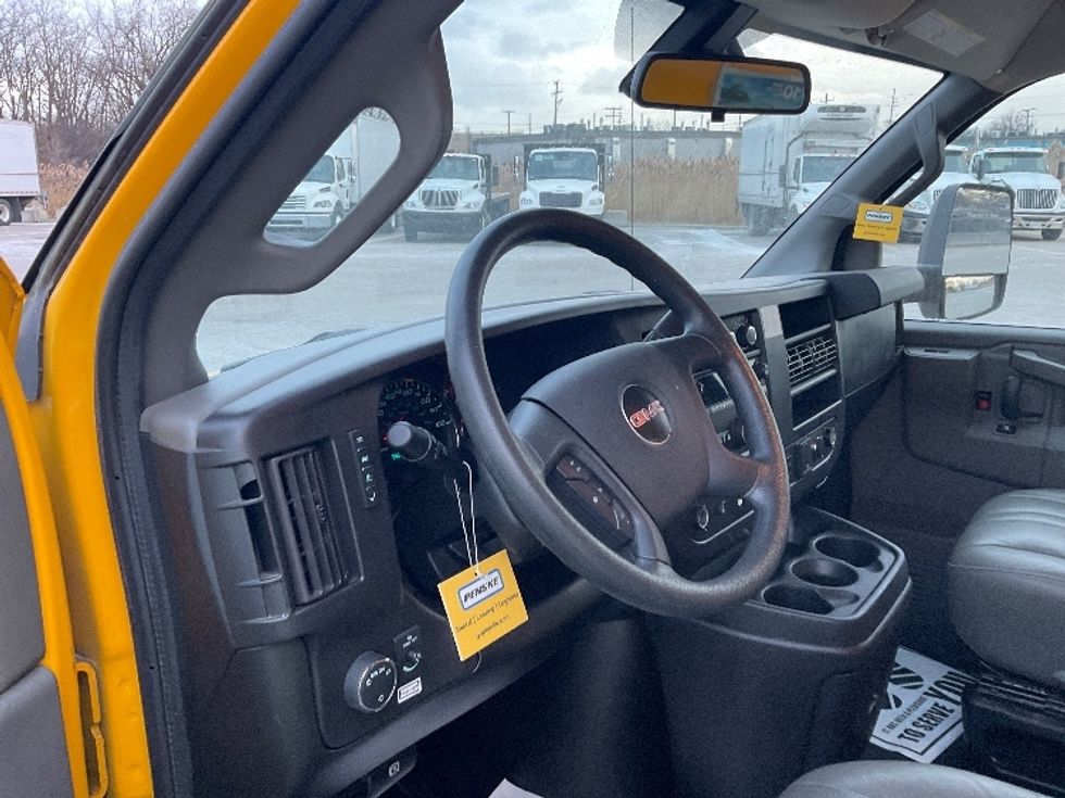 Light Duty Box Truck-Light and Medium Duty Trucks-GMC-2021-Savana G33903-Warren-MI-54,284\n\t\tmiles-$ 35,500 - Image 17