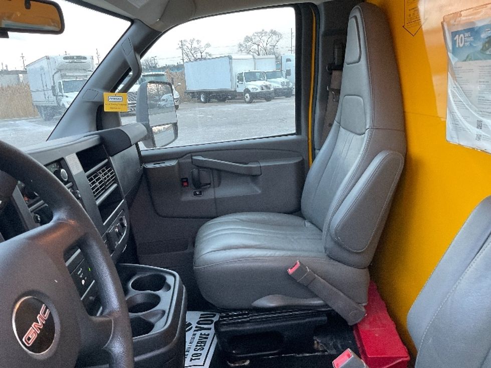 Light Duty Box Truck-Light and Medium Duty Trucks-GMC-2021-Savana G33903-Warren-MI-54,284\n\t\tmiles-$ 35,500 - Image 19