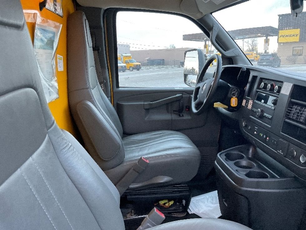 Light Duty Box Truck-Light and Medium Duty Trucks-GMC-2021-Savana G33903-Warren-MI-54,284\n\t\tmiles-$ 35,500 - Image 22