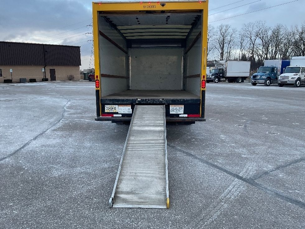 Light Duty Box Truck-Light and Medium Duty Trucks-GMC-2021-Savana G33903-Warren-MI-54,284\n\t\tmiles-$ 35,500 - Image 9