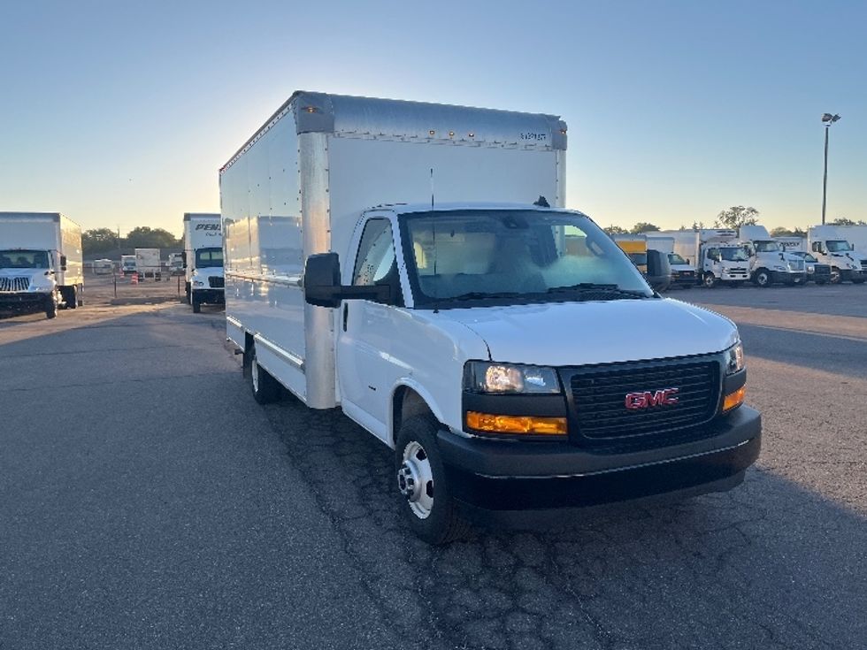 Light Duty Box Truck-Light and Medium Duty Trucks-GMC-2021-Savana G33903-Warren-MI-74,491\n\t\tmiles-$ 32,000 - Image 1