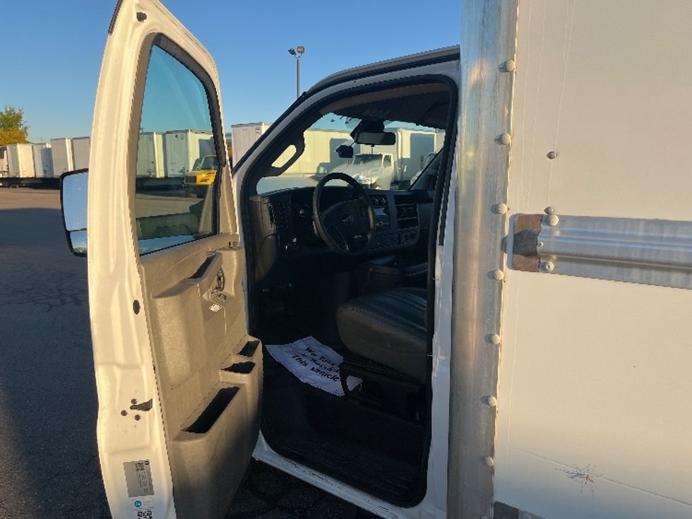 Light Duty Box Truck-Light and Medium Duty Trucks-GMC-2021-Savana G33903-Warren-MI-74,491\n\t\tmiles-$ 32,000 - Image 16