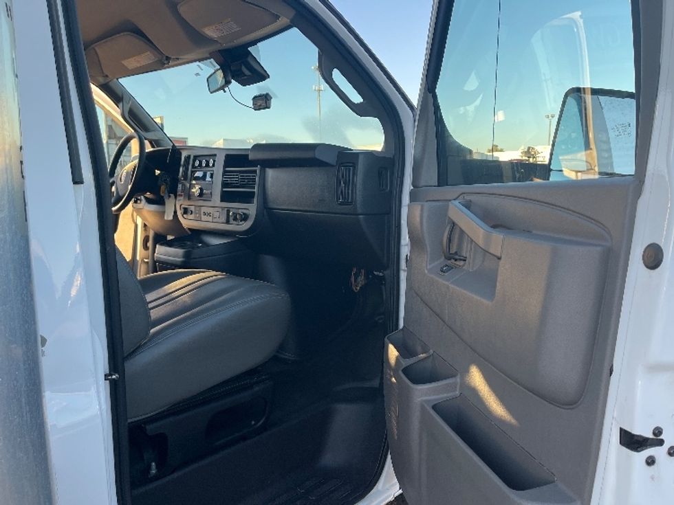 Light Duty Box Truck-Light and Medium Duty Trucks-GMC-2021-Savana G33903-Warren-MI-74,491\n\t\tmiles-$ 32,000 - Image 20