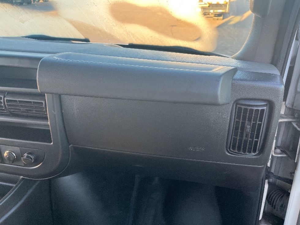 Light Duty Box Truck-Light and Medium Duty Trucks-GMC-2021-Savana G33903-Warren-MI-74,491\n\t\tmiles-$ 32,000 - Image 21