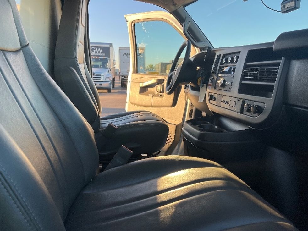 Light Duty Box Truck-Light and Medium Duty Trucks-GMC-2021-Savana G33903-Warren-MI-74,491\n\t\tmiles-$ 32,000 - Image 22